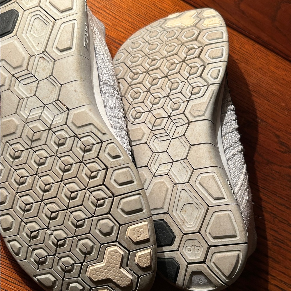Nike Free 4.0 Flyknit. Size 6.5. Gray. Worn once - Picture 5 of 5